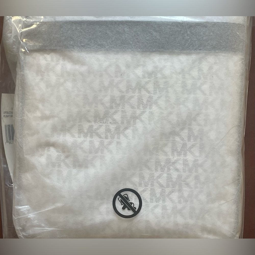 BNIP! MICHAEL KORS, Cooper Signature Logo Flight Bag, BRIGHT WHIT/BLK πΌπ€π€ - Picture 8 of 11